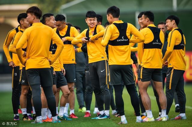  冲刺阶段马赛内部沟通——亚冠节点到来，目标明确，阵容厚度经受考验